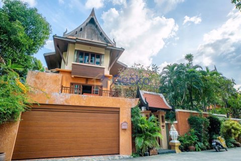 House in Pattaya, Thailand 4 bedrooms № 196661 - photo 5