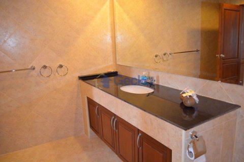 Condo in Pattaya, Thailand, 1 bedroom № 196663 - photo 9