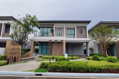 House in Bang Kaeo, Thailand 4 bedrooms № 115289 - photo 1