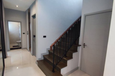 House in Bang Kaeo, Thailand 4 bedrooms № 115289 - photo 8
