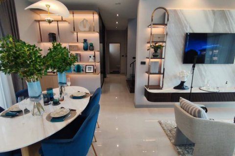 House in Bang Kaeo, Thailand 4 bedrooms № 115289 - photo 2