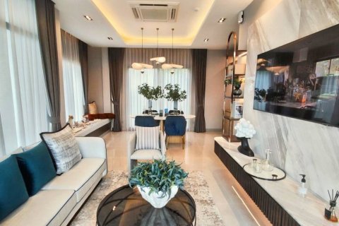 House in Bang Kaeo, Thailand 4 bedrooms № 115289 - photo 3