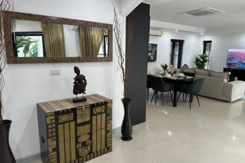Villa in Sattahip, Thailand 4 bedrooms № 115287 - photo 9