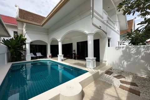 Villa in Sattahip, Thailand 4 bedrooms № 115287 - photo 1