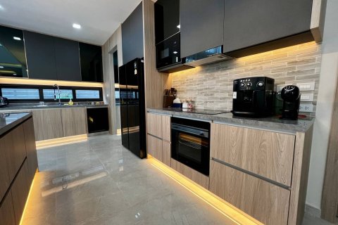 Villa in Bang Lamung, Thailand 5 Schlafzimmer № 222659 - Foto 11