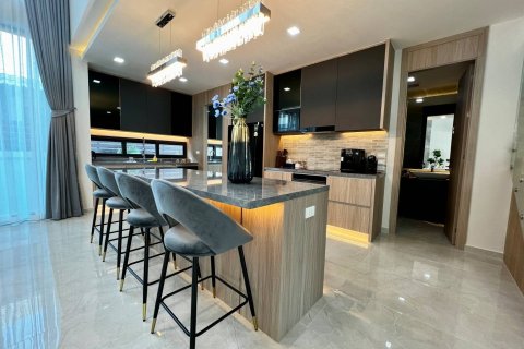 Villa in Bang Lamung, Thailand 5 Schlafzimmer № 222659 - Foto 6