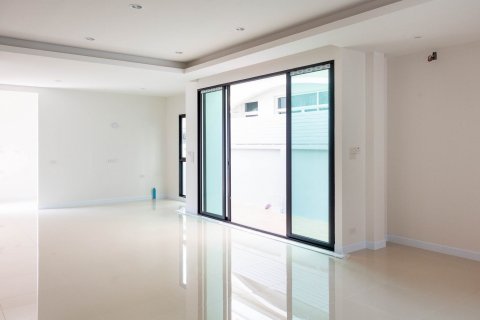 Дом в Бангкоке, Таиланд с 3 спальнями  № 143568 - фото 1