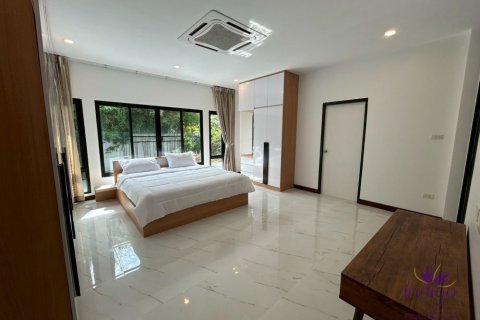 House in Chiang Mai, Thailand 5 bedrooms № 162677 - photo 23