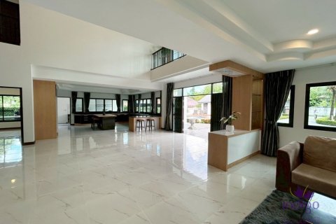House in Chiang Mai, Thailand 5 bedrooms № 162677 - photo 8