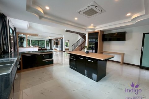 House in Chiang Mai, Thailand 5 bedrooms № 162677 - photo 11