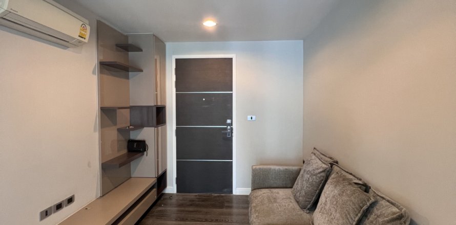 Studio in the Condo in Watthana, Bangkok, Thailand  № 161286