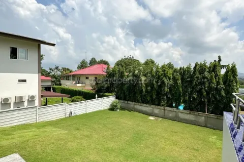 Casa de 4 dormitorios en Pattaya, Tailandia № 213347 - foto 11