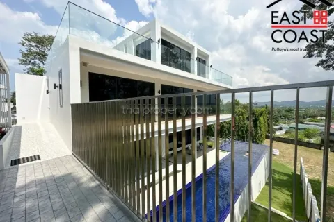 Casa de 4 dormitorios en Pattaya, Tailandia № 213347 - foto 7