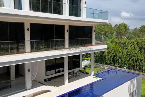 Casa de 4 dormitorios en Pattaya, Tailandia № 213347 - foto 5