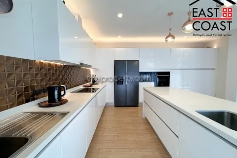 Casa de 4 dormitorios en Pattaya, Tailandia № 213347 - foto 30
