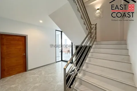 Casa de 4 dormitorios en Pattaya, Tailandia № 213347 - foto 19
