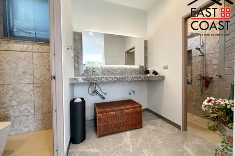 Casa de 4 dormitorios en Pattaya, Tailandia № 213347 - foto 3