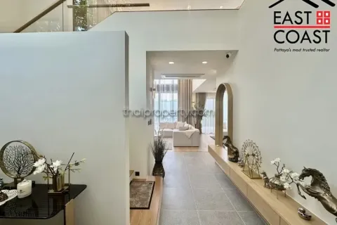 Casa de 5 dormitorios en Pattaya, Tailandia № 213351 - foto 4