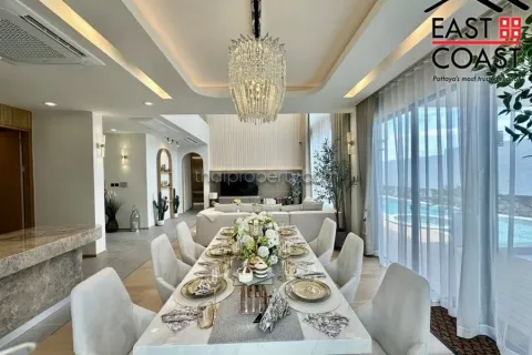 Casa de 5 dormitorios en Pattaya, Tailandia № 213351 - foto 3