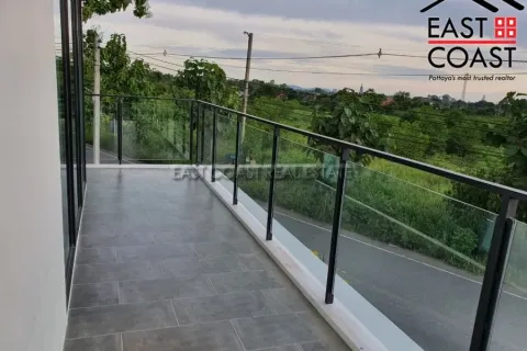 Casa de 4 dormitorios en Pattaya, Tailandia № 213348 - foto 14