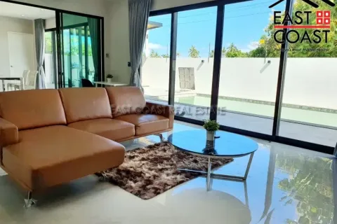Casa de 4 dormitorios en Pattaya, Tailandia № 213348 - foto 4