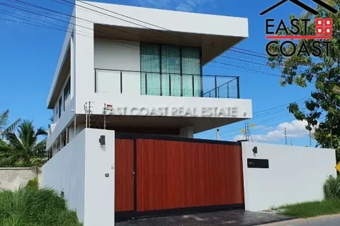 House in Pattaya, Thailand 4 bedrooms № 213348
