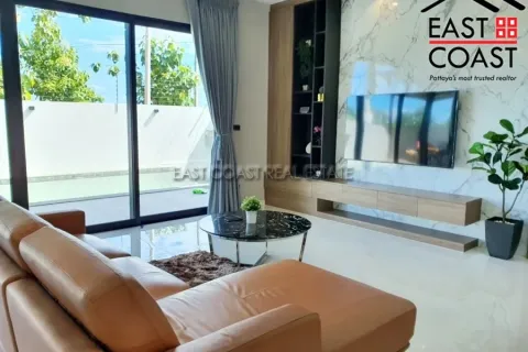 Casa de 4 dormitorios en Pattaya, Tailandia № 213348 - foto 3