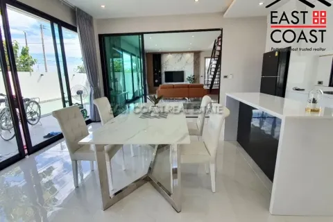 Casa de 4 dormitorios en Pattaya, Tailandia № 213348 - foto 8