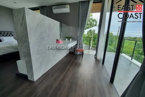 Casa de 4 dormitorios en Pattaya, Tailandia № 213348 - foto 17