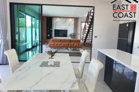 Casa de 4 dormitorios en Pattaya, Tailandia № 213348 - foto 6