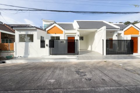 House in Phuket, Thailand 4 bedrooms № 171188 - photo 2