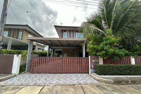 House in Phuket, Thailand 4 bedrooms № 137260 - photo 1