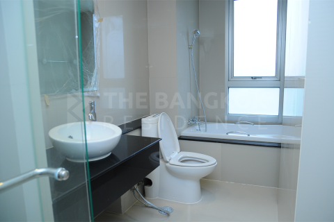 Condo in Bangkok, Thailand, 3 bedrooms № 184730 - photo 9