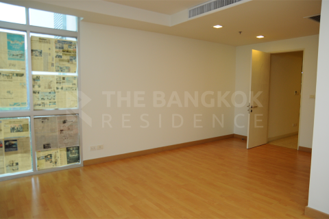 Condo in Bangkok, Thailand, 3 bedrooms № 184730 - photo 5