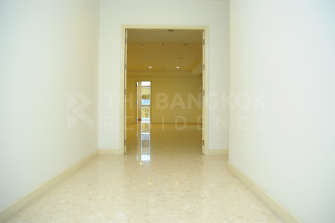 Condo in Bangkok, Thailand, 3 bedrooms № 184730 - photo 10