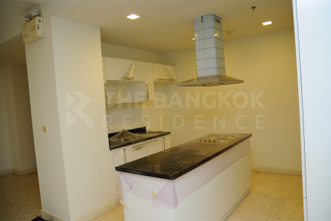 Condo in Bangkok, Thailand, 3 bedrooms № 184730 - photo 6