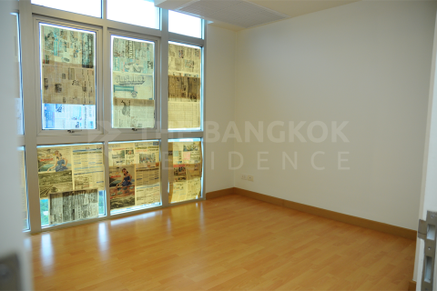 Condo in Bangkok, Thailand, 3 bedrooms № 184730 - photo 3
