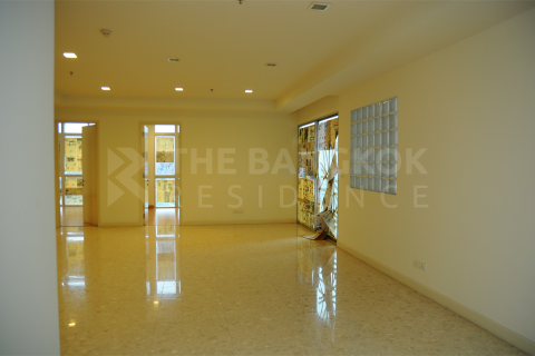 Condo in Bangkok, Thailand, 3 bedrooms № 184730 - photo 4