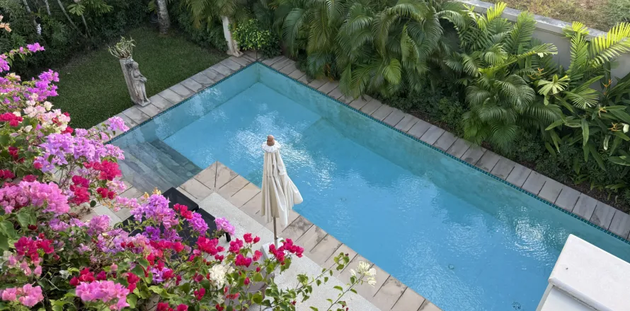 Villa in Phuket, Thailand 3 bedrooms № 164092