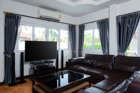 Villa in Hua Hin, Thailand 4 bedrooms № 158907 - photo 4