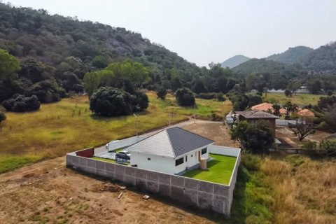 House in Pran Buri, Thailand 3 bedrooms № 158906 - photo 9