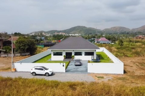 House in Pran Buri, Thailand 3 bedrooms № 158906 - photo 3