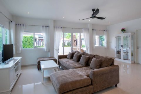 Villa in Hua Hin, Thailand 4 bedrooms № 158909 - photo 2
