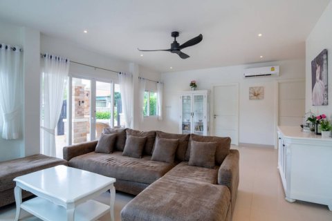 Villa in Hua Hin, Thailand 4 bedrooms № 158909 - photo 3