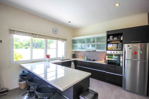 Вилла в Хуа Хине, Таиланд с 3 спальнями  № 158910 - фото 5