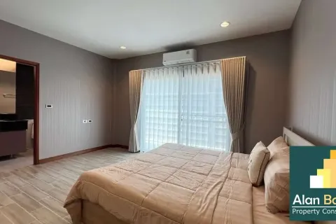 Casa de 3 dormitorios en Pattaya, Tailandia № 210953 - foto 9
