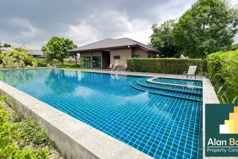 Casa de 3 dormitorios en Pattaya, Tailandia № 210953 - foto 2
