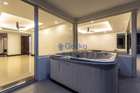 Condo in Pattaya, Thailand, 3 bedrooms № 196587 - photo 16