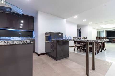 Condo in Pattaya, Thailand, 3 bedrooms № 196587 - photo 9