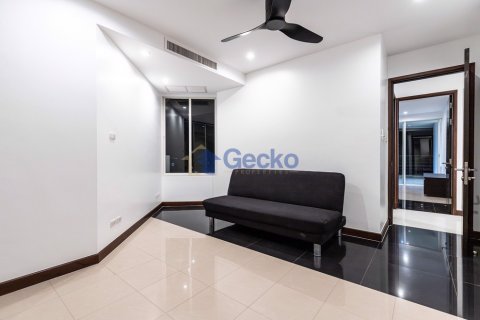 Condo in Pattaya, Thailand, 3 bedrooms № 196587 - photo 21
